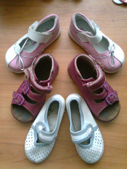 Отдается в дар «Много детской обуви»