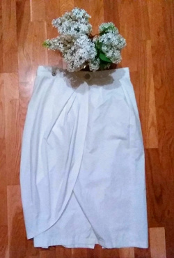 Отдается в дар «юбка белая 46р»