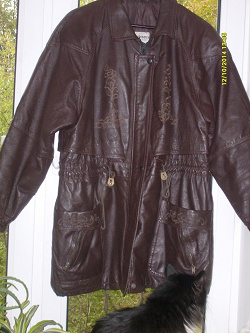 Отдается в дар «Кожаная куртка 52-54 размера»