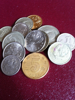 Отдается в дар «Монетки иностранки — пятёрочки»