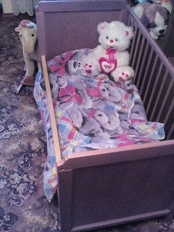 Отдается в дар «Детская кровать с подушкой и постельным бельем»