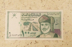 Отдается в дар «Бона. Оман, 100 байз 1995 год.+ марки»