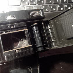 Отдается в дар «Разборная кассета ORWO для 35 мм пленки»