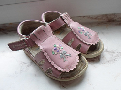 Отдается в дар «Обувь для девочки, 20-29 размер»