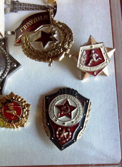 Отдается в дар «Значки»