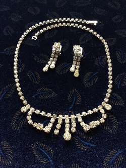 Отдается в дар «Комплект ожерелье и серьги»