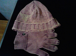 Отдается в дар «Комплект шапка+перчатки»