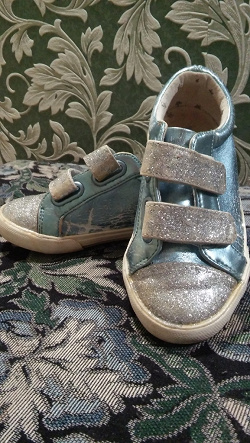 Отдается в дар «Кроссовки -туфли для девочки»