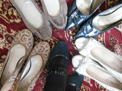 Отдается в дар «Туфли женские 39 размер 4 пары и балетки»