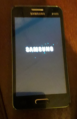 Отдается в дар «Телефон Samsung Galaxy core 2»