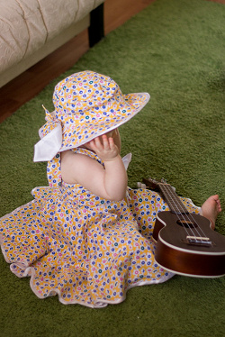 Отдается в дар «Пляжные платье и шляпа для 2-летней девочки»