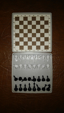 Отдается в дар «Дорожный набор шахмат Киев»