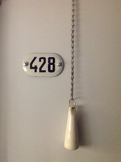 Отдается в дар «428 номерок на дверь»