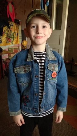 Отдается в дар «Пиджак джинсовый 8-9 лет мальчику шорты защитная кепка»