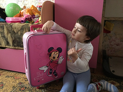 Отдается в дар «детский чемодан»
