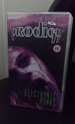 Отдается в дар «THE PRODIGY Electronic Punks 1995 VHS»
