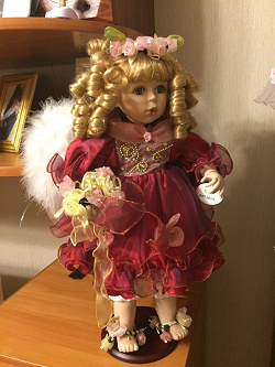 Отдается в дар «Большая новая фарфоровая кукла»