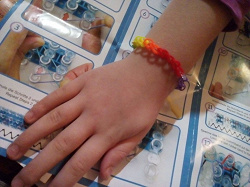 Отдается в дар «Станок и резинки Loom Bands»