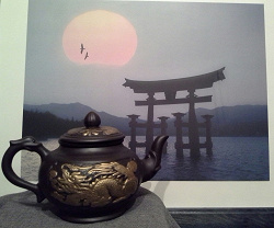 Отдается в дар «Чайник керамический заварочный, восточный стиль, с драконом»