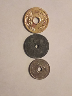 Отдается в дар «Три «дырявые монетки».»