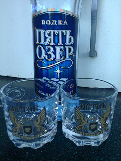 Отдается в дар «Две новые стопочки.»