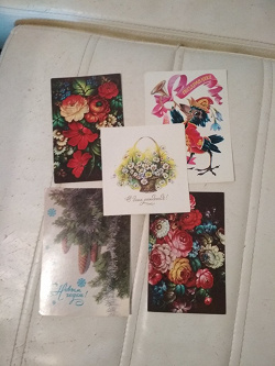 Отдается в дар «Три открытки с цветами»