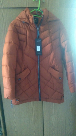 Отдается в дар «Зимняя куртка новая, 48-50»