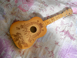 Отдается в дар «Игрушечная гитара без струн»