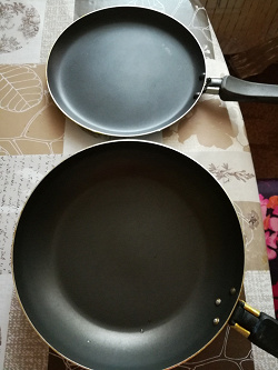 Отдается в дар «Две сковородки»