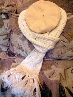 Отдается в дар «Лот шапок и шарфов»