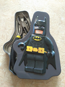 Отдается в дар «Сликоновый кошелек, коробка Бетмен»