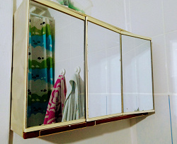 Отдается в дар «Зеркальный шкафчик для ванной комнаты»