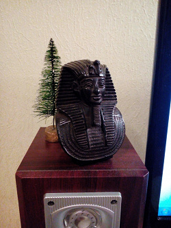 Отдается в дар «фигурка фараона»