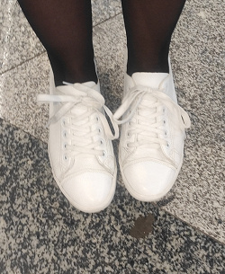 Отдается в дар «Белые кроссовки»