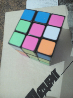 Отдается в дар «Кубики Рубика + инструкции»