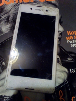 Отдается в дар «Телефон Sony Xperia»