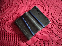 Отдается в дар «Cardholder (держатель карт или бумаги)»