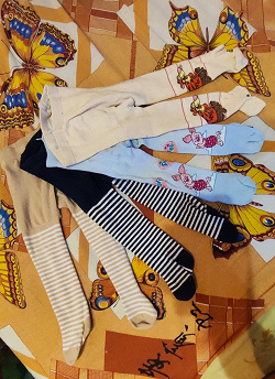Отдается в дар «Колготки и носочки для малышей»