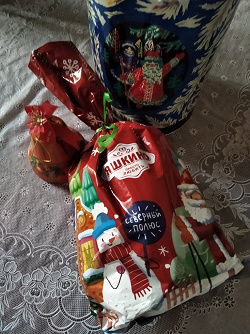 Отдается в дар «Новогодний набор конфет»