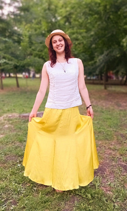 Отдается в дар «Длинная жёлтая атласная юбка ZARA»