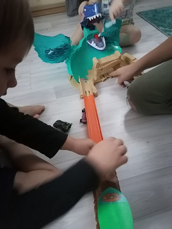 Отдается в дар «Акула арена Hotwheels»