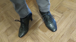 Отдается в дар «Черные туфли на шнурках»