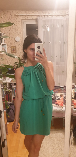 Отдается в дар «Зеленое платье. 40-42 размер.»