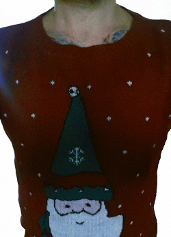 Отдается в дар «свитер новогодний Terranova»
