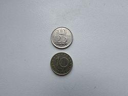 Отдается в дар «Иностранные монеты и жетон»