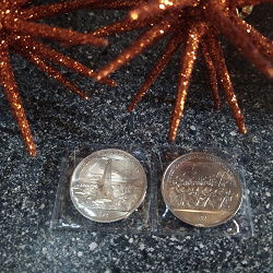 Отдается в дар «Монеты, банкноты и прочие коллекционные штучки для новогоднего и рождественского настроения»