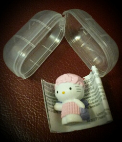 Отдается в дар «Киндер сюрприз Chupa Chips Hello Kitty»