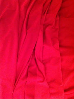 Отдается в дар «Ткань бордового цвета для пошива платья»