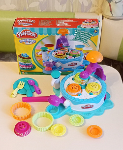 Отдается в дар «Play doh фабрика тортиков»