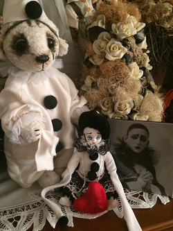 Отдается в дар «Кукла фарфоровый Пьеро на реставрацию»